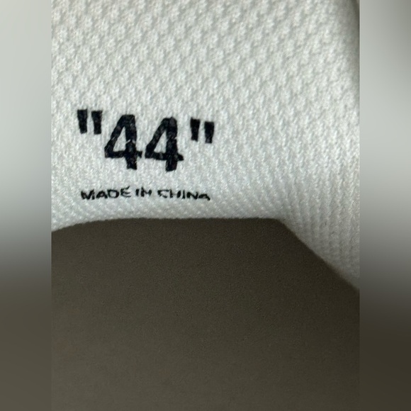 Men's Out of Office Arrow
Low-Top Sneakers - Picture 2 of 8